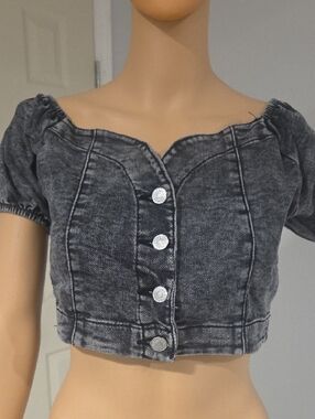 Thrill Washed Charcoal Cropped Puff-Sleeve Button Top
